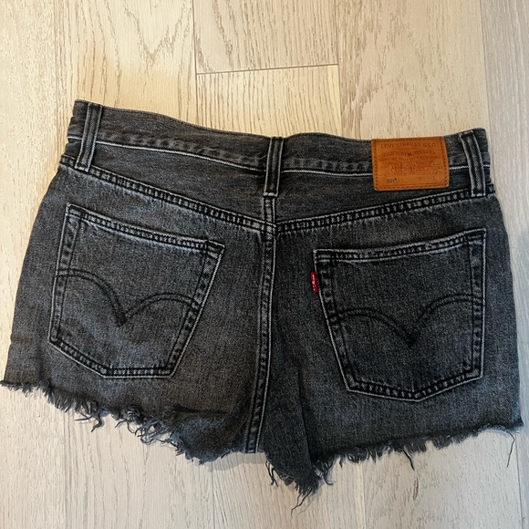 Levi’s 501 Distressed Shorts - Picture 2 of 2